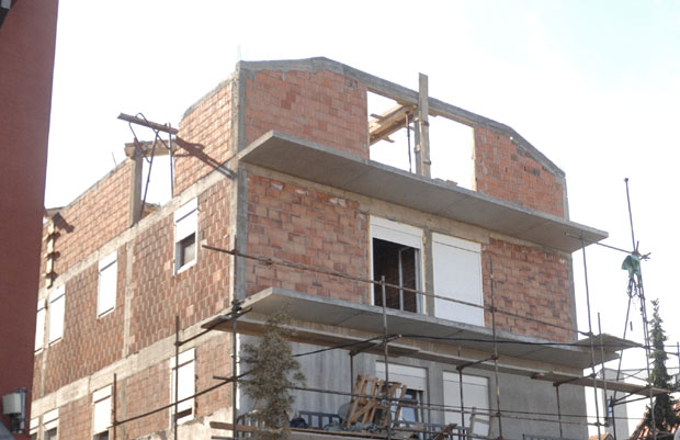 ЗАТВОРЕНО ГРАДИЛИШТЕ: Стопирани радови на црно у Кумодрашкој